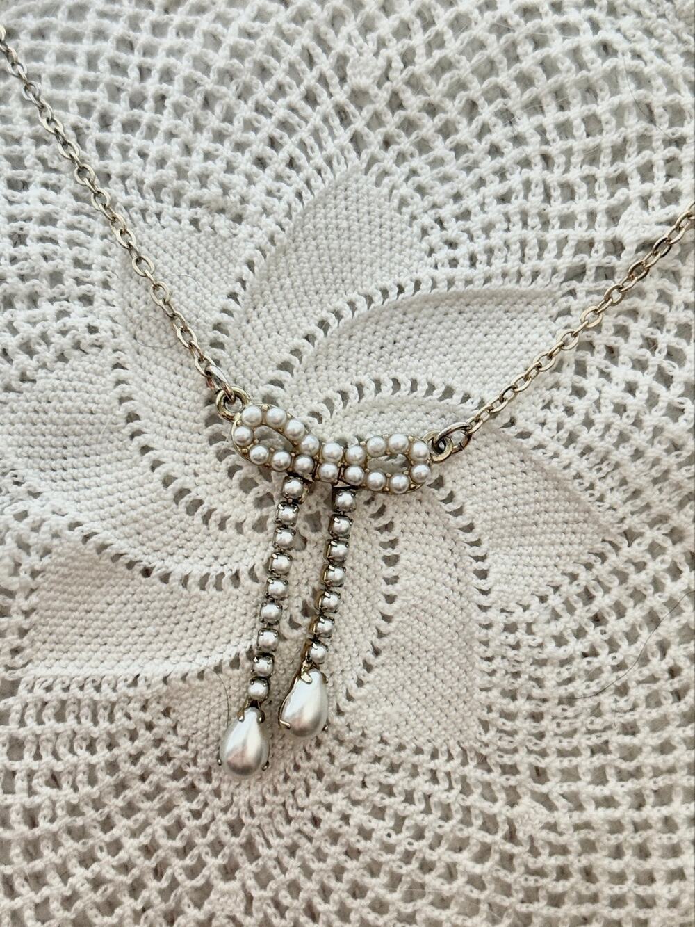 J. Crew Pearl Bow Pendant Necklace Gold Tone Preppy Dainty Classic